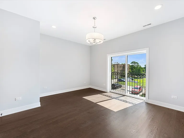 6241 S Woodlawn Ave — Photo 13