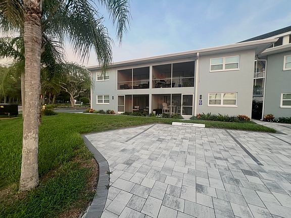 5th image of 1147 Victoria Dr APT B3