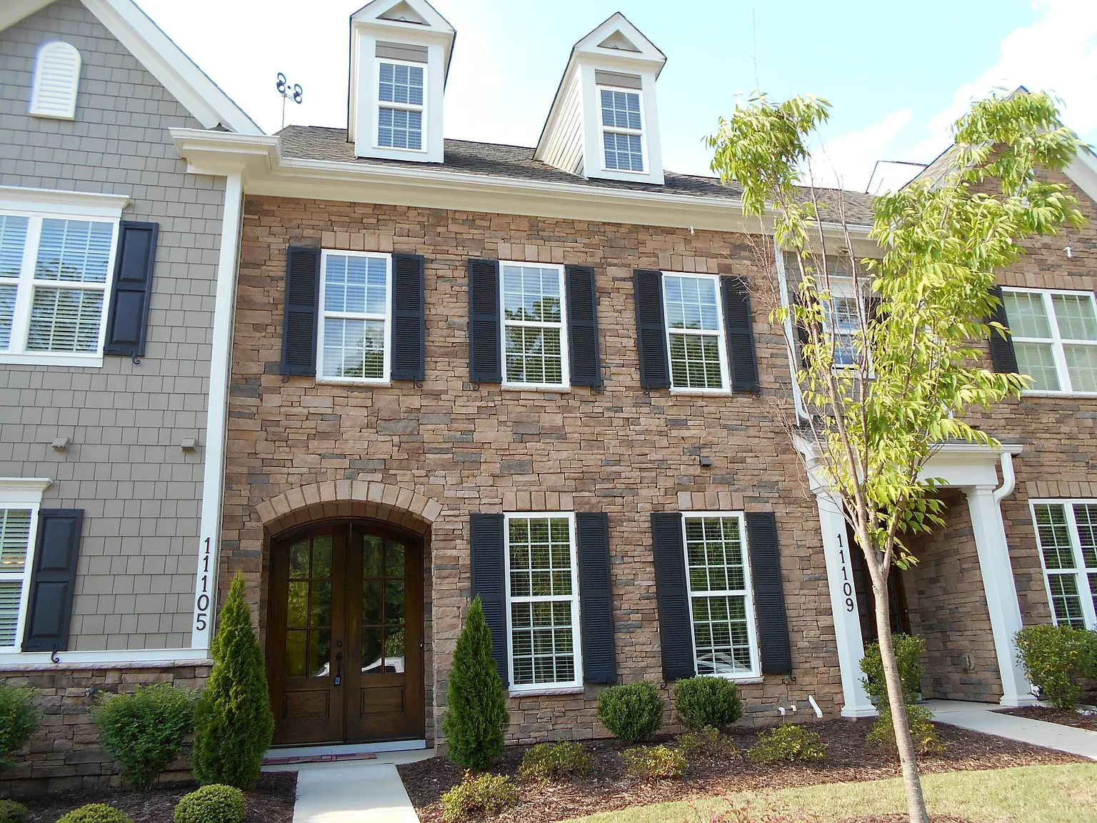 3 bed, 2.5 bath, 1800 sqft, $1,350 — Photo 3