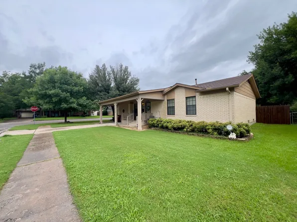 112 McMahon St, Bonham, TX 75418