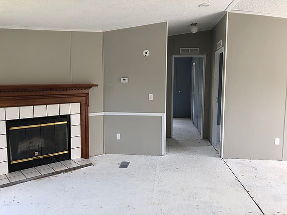 5th image of 85 Country Ct