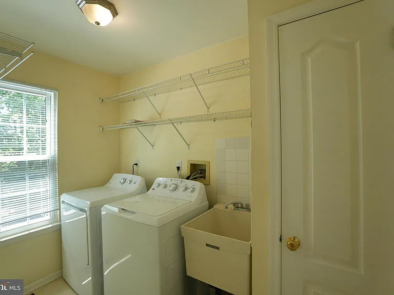 2005 Harvard Dr — Photo 14