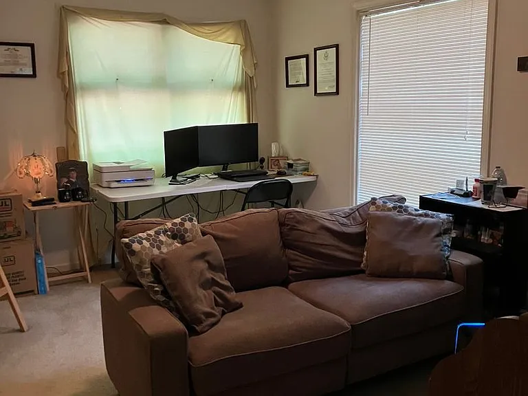 4852 Rosewell Dr — Photo 16