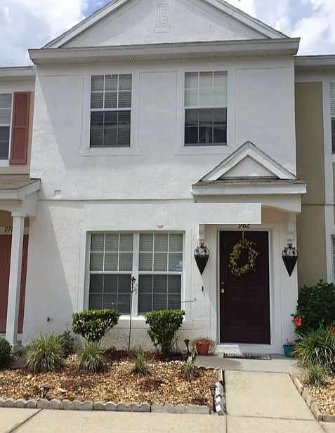 1st image of 982 Vineland Pl