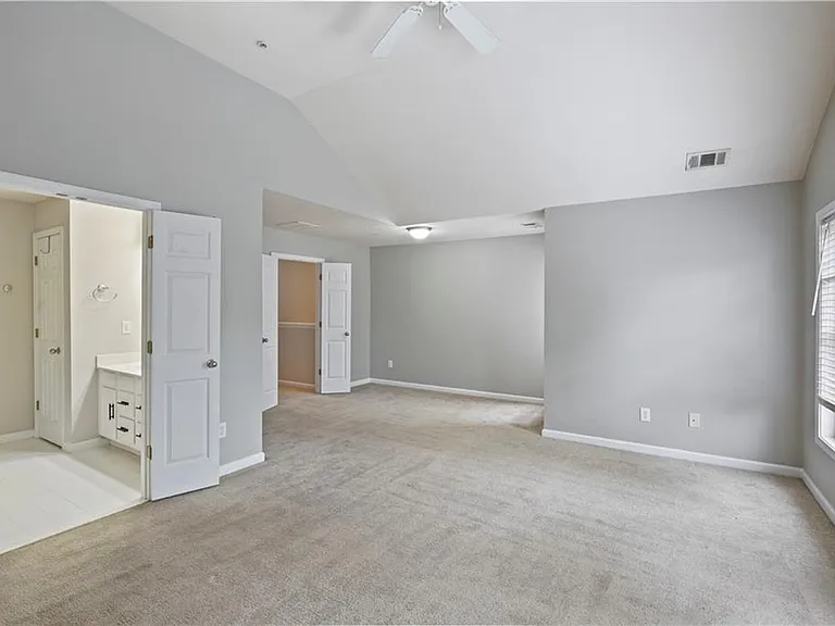720 Surrey Park Pl SE — Photo 15