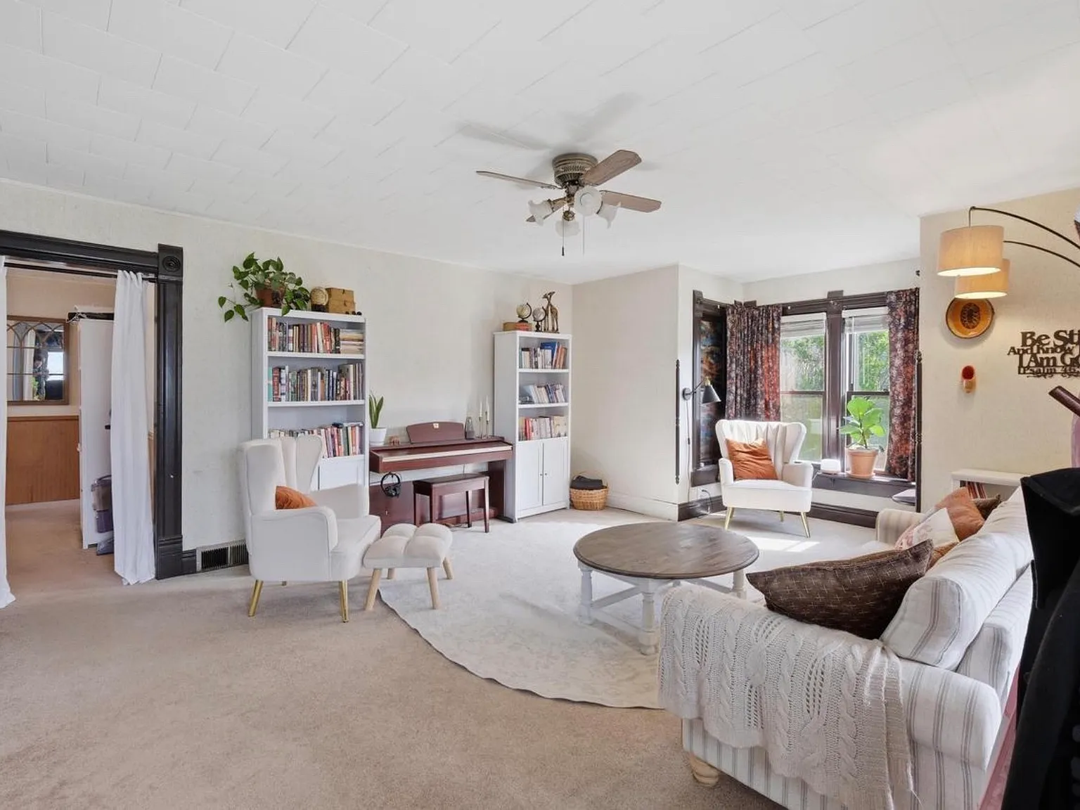 2 bed, 1110 sqft, $1,600 — Photo 3