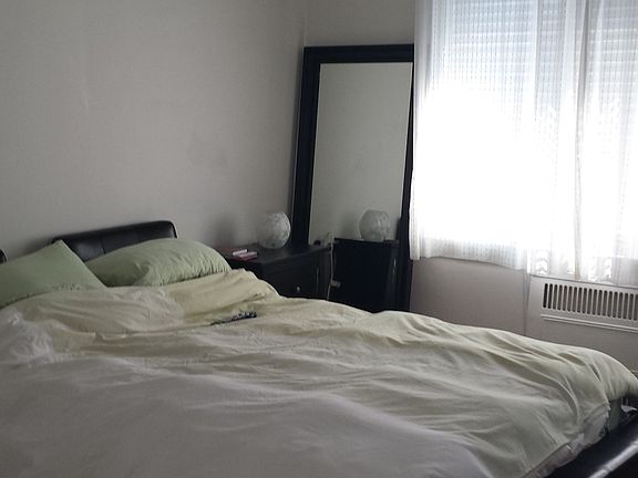 Master bedroom-9'ceilings 