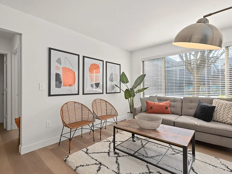 3200 E Union St — Photo 14