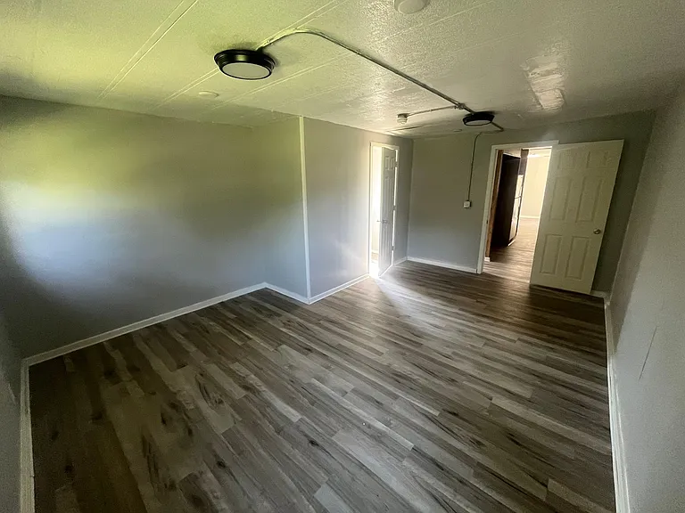601 S Stewart St — Photo 13