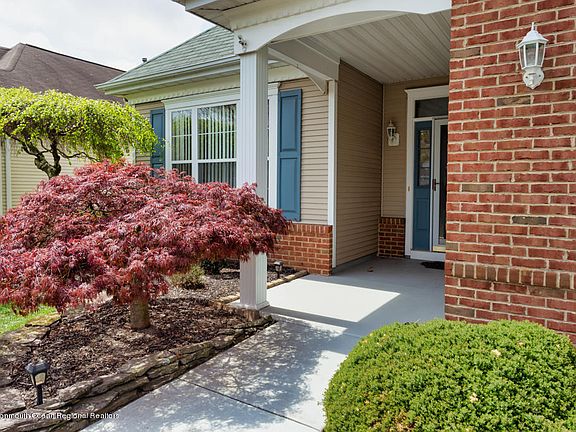 2nd image of 8 Evergreen Springs Dr