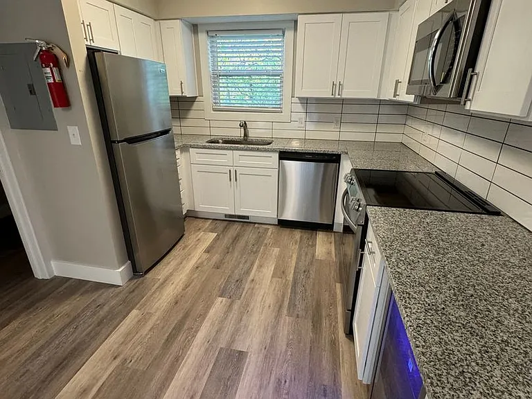 3 Bedroom/2.5 Bathroom only 1/2 Mile from IU Stadium — Photo 9