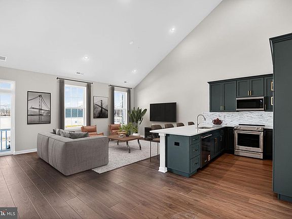 3rd image of 12 Ivy Ln