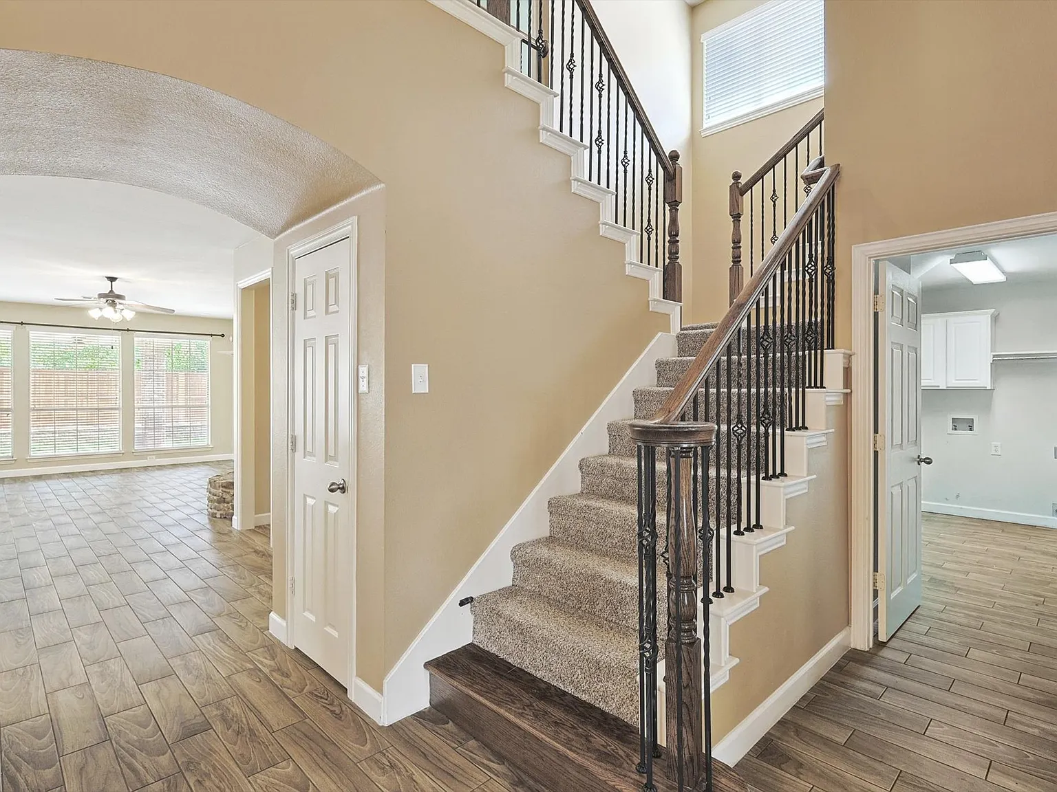4 bed, 3.5 bath, 3377 sqft, $3,700 — Photo 3