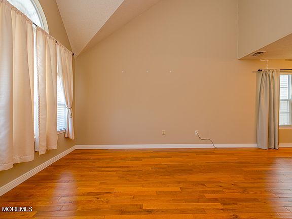 3rd image of 60 Glenn Oaks Court