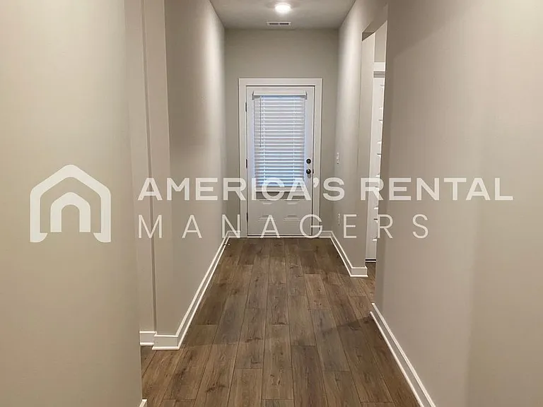 225 Avalon Way — Photo 6