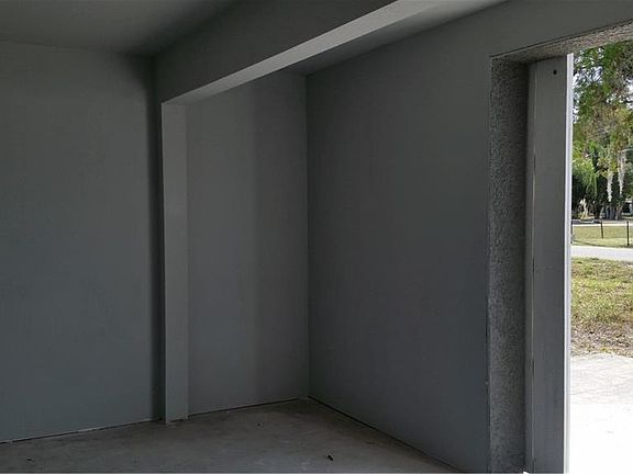 3rd image of 1616 Daniels Dr