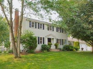 5 Foot Path Ln, West Hartford, CT 06107
