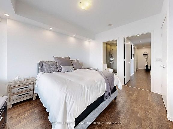 4th image of 1 Bloor St E #273dc5947