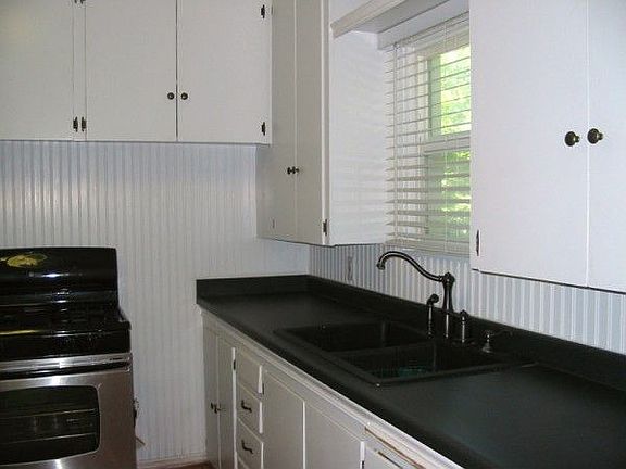 2nd image of 2552 S Imperial St