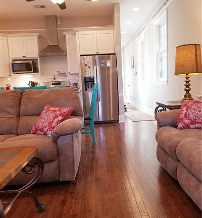 4th image of 2209 Dante St