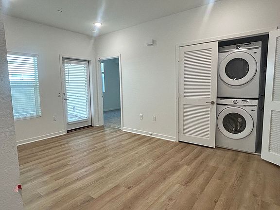 4th image of 1024 W Romneya Dr #100