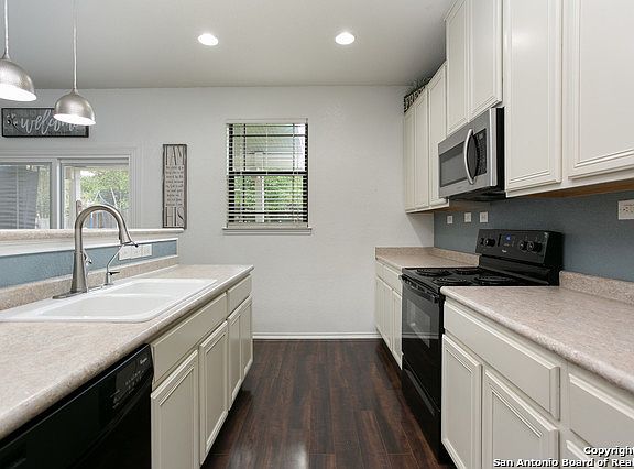 5th image of 911 Spello Cir