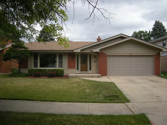 814 E 163rd Pl photo 1