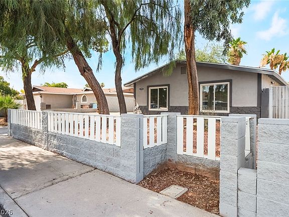 3rd image of 3903 Sequoia Ave