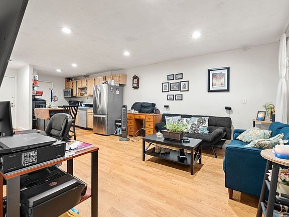 4th image of 500 Governors Dr APT 9
