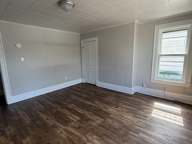 210 S McKean St #B — Photo 12