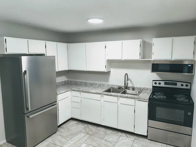 5034 Goldenrod Ln — Photo 3