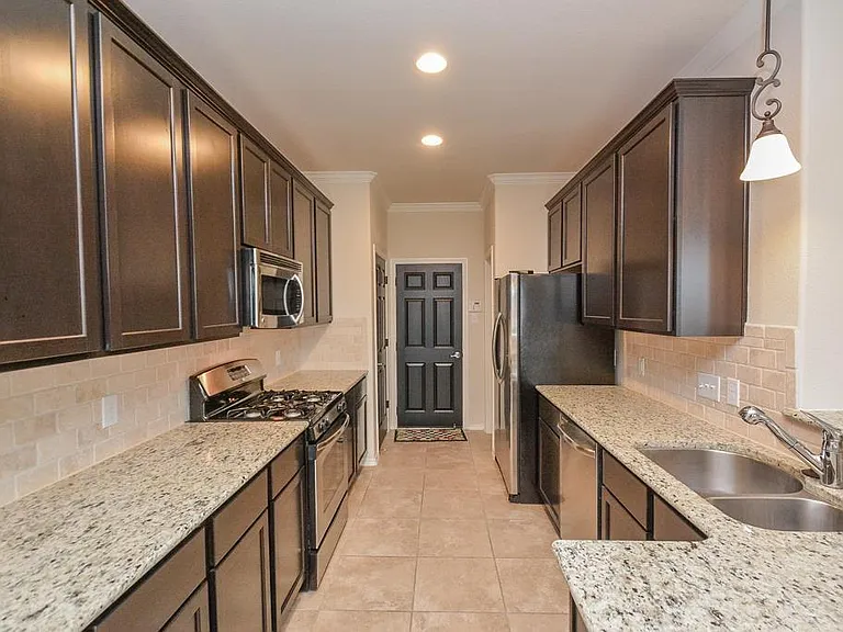 6490 Calgary Woods Ln — Photo 13