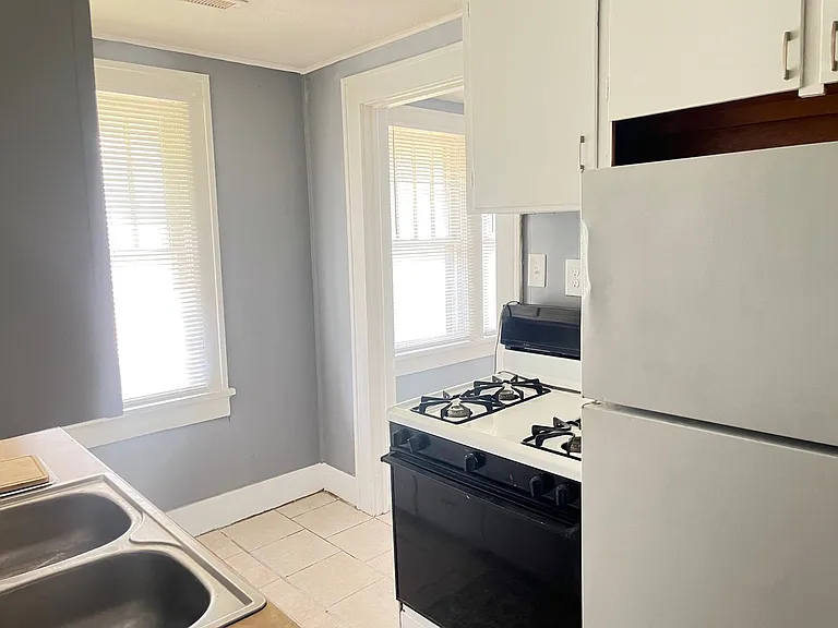 628 W Locust Ave — Photo 10