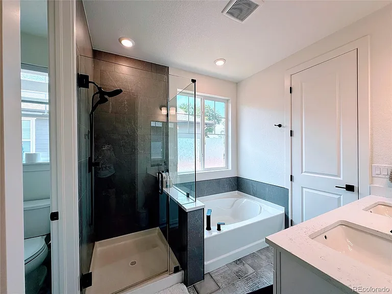 6065 E 154th Pl — Photo 23
