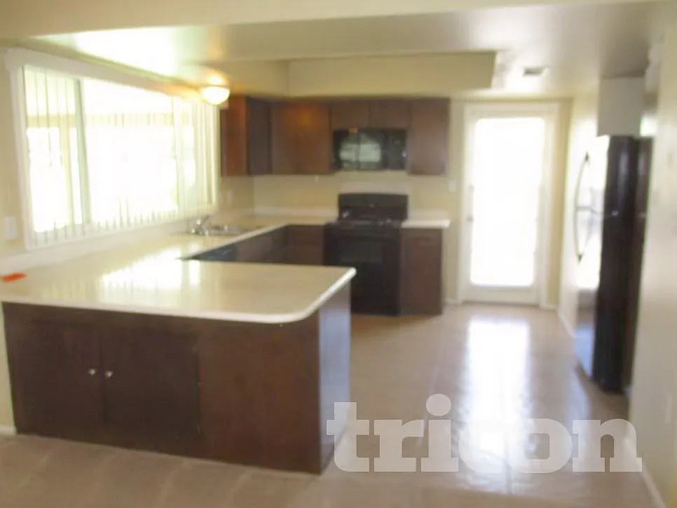 4150 West Frier Drive Phoenix AZ — Photo 3