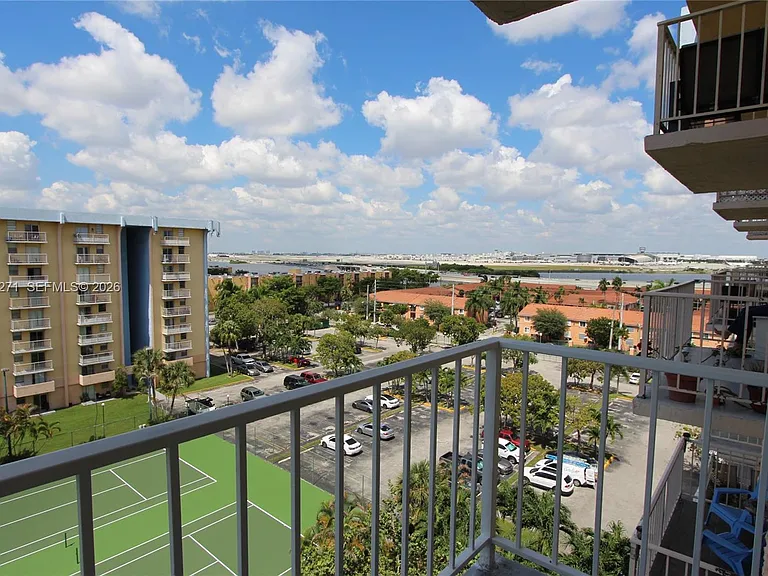 4550 NW 9th St #811E — Photo 8
