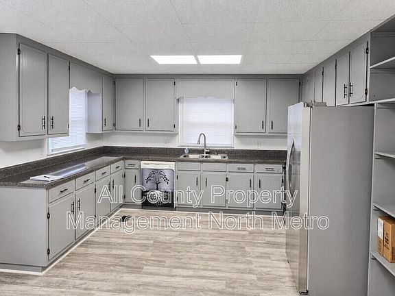 5th image of 38 Porter St