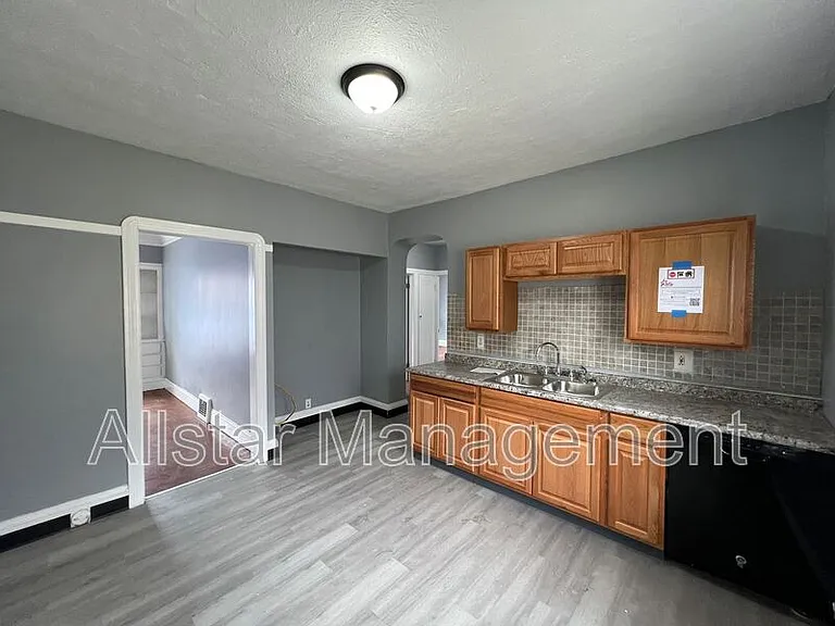 3255 E 139th St #UP — Photo 33