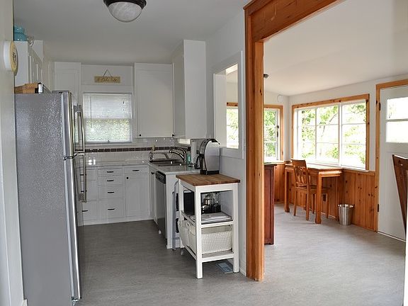 kitchen to breakfast nook
