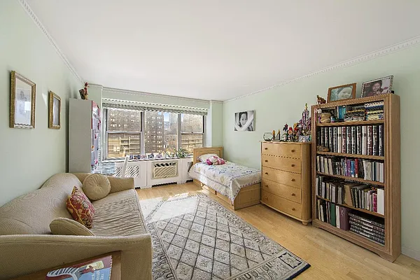 Sold by Real Direct | media 15