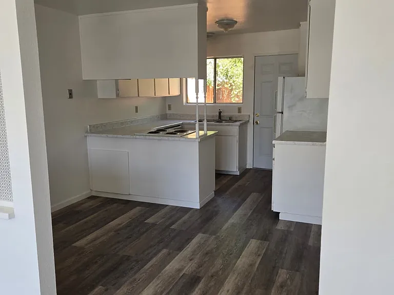 3840 N Fruit Ave #28 — Photo 19