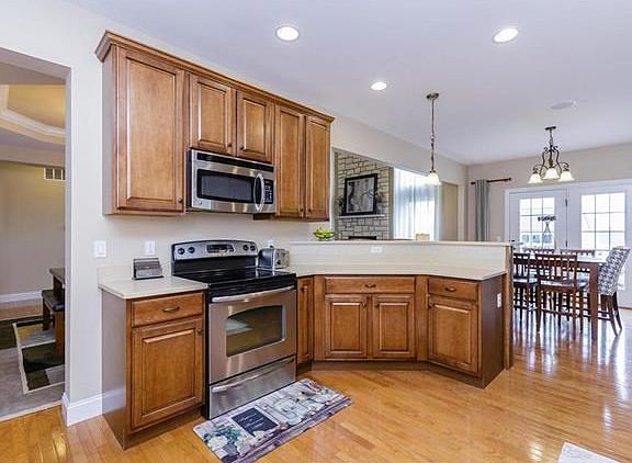 Kitchen with Breakfast Bar and Hardwood Floors