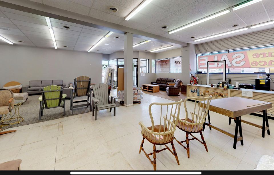 2nd image of 400 Grand Ave