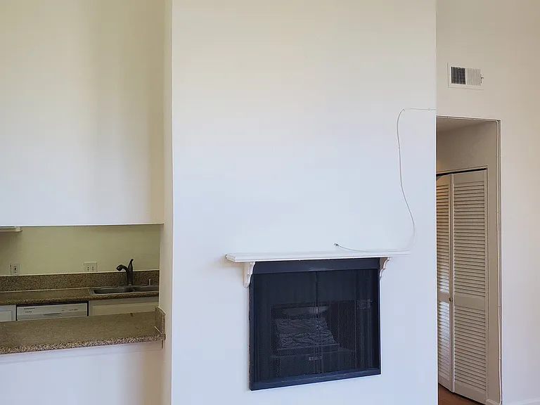 731 S Detroit St #302 — Photo 6