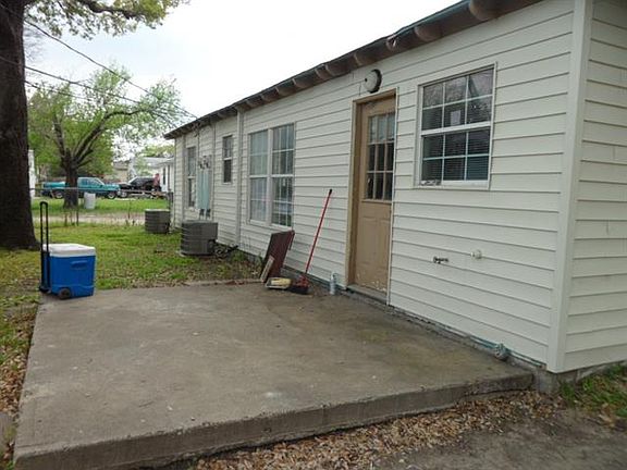 3rd image of 520 NE 19th St