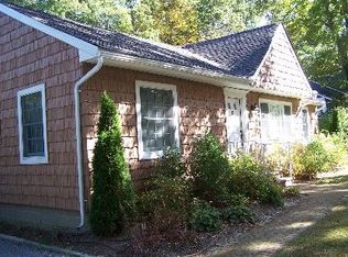 13 Oak Grove Rd, Southampton, NY 11968