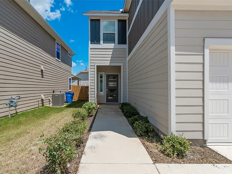 15607 Ellinger Dr — Photo 8