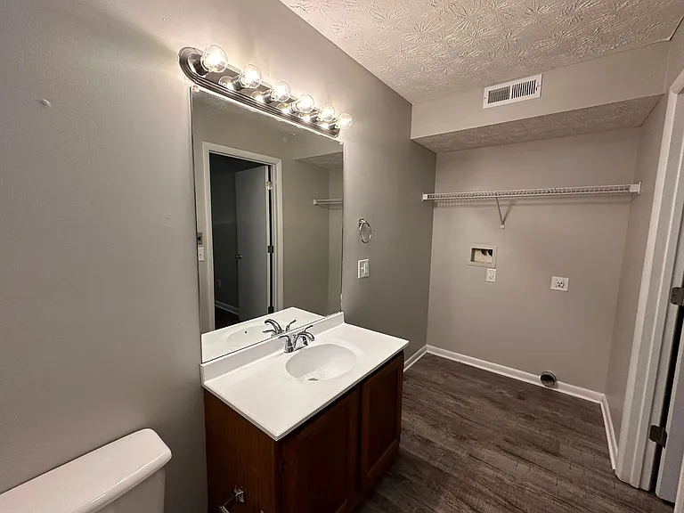 Lakeland Hills Apartment Homes — Photo 56