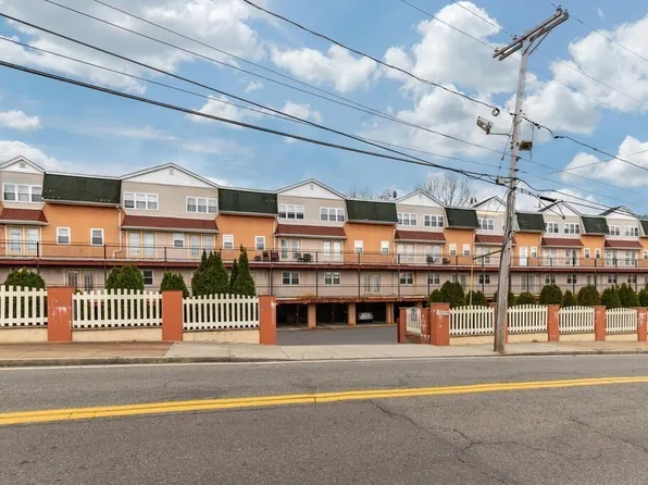 223 Clinton St APT 5, Brockton, MA 02302