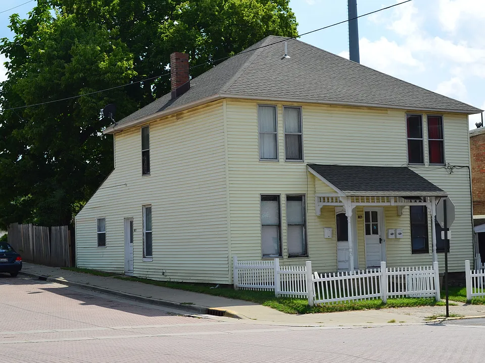 1021 Main St #1
